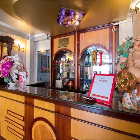 Tan Hoang Long Hotel Bandar Ho Chi Minh Luaran gambar